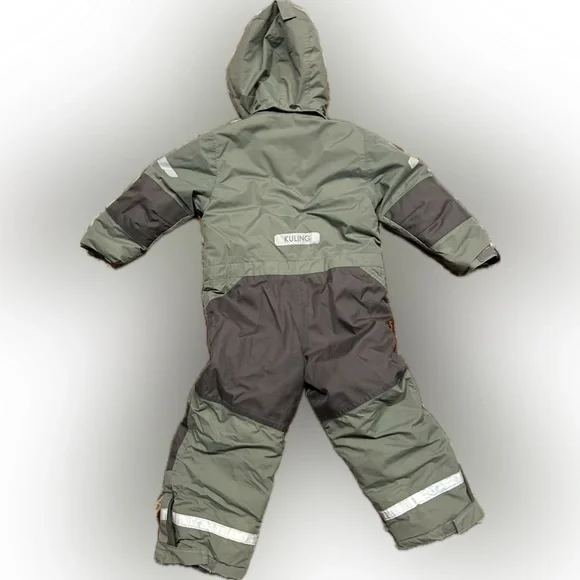 Kuling snow suit 
Size : 104 
Age range 4 or small 5 
Mossy light green - Picture 2 of 5